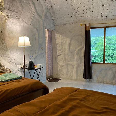 Karangwetan Paleo Stone Age酒店 外观 照片