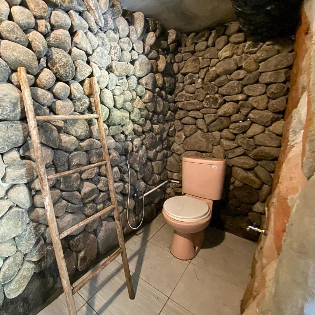 Karangwetan Paleo Stone Age酒店 外观 照片