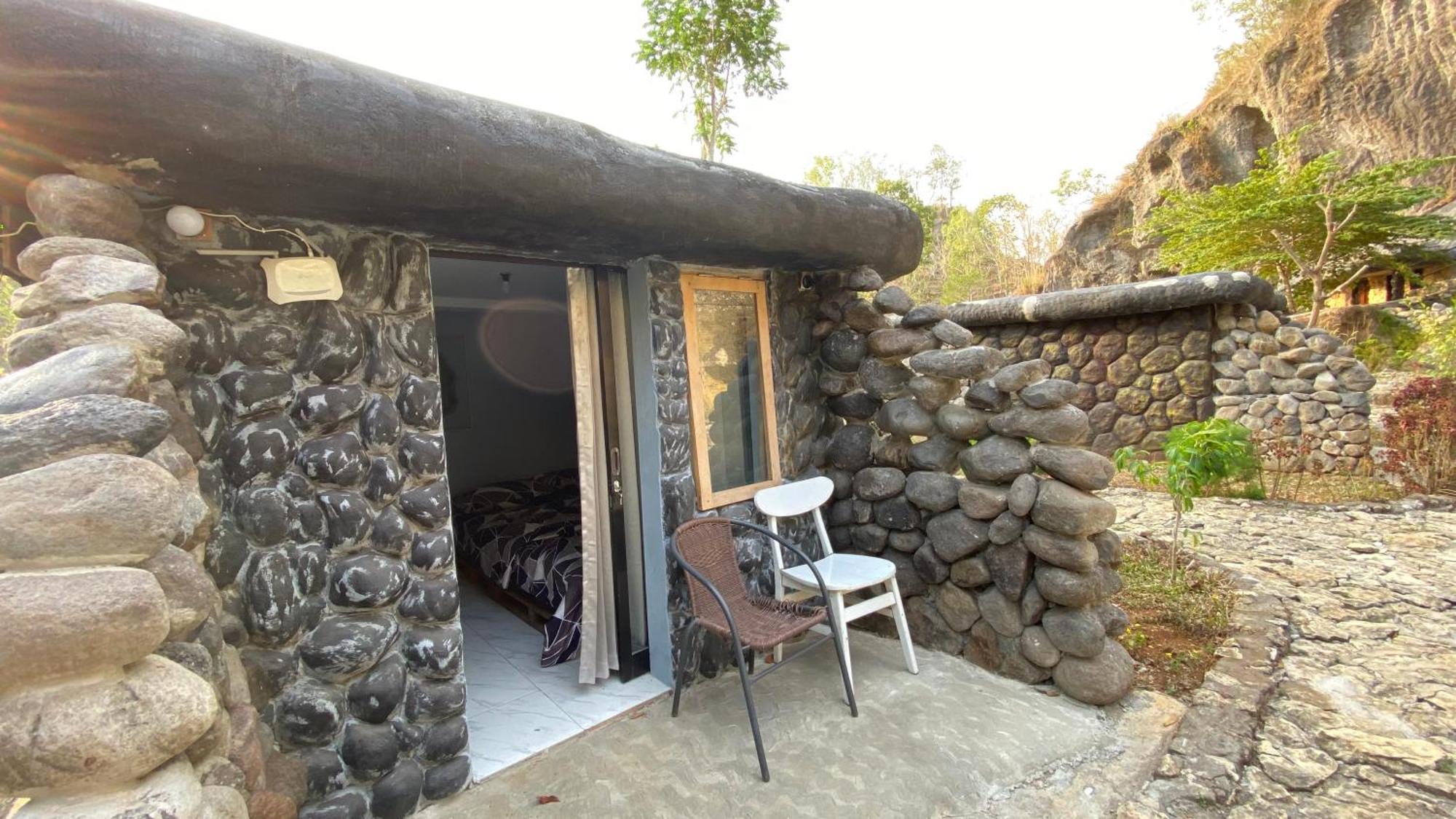 Karangwetan Paleo Stone Age酒店 外观 照片