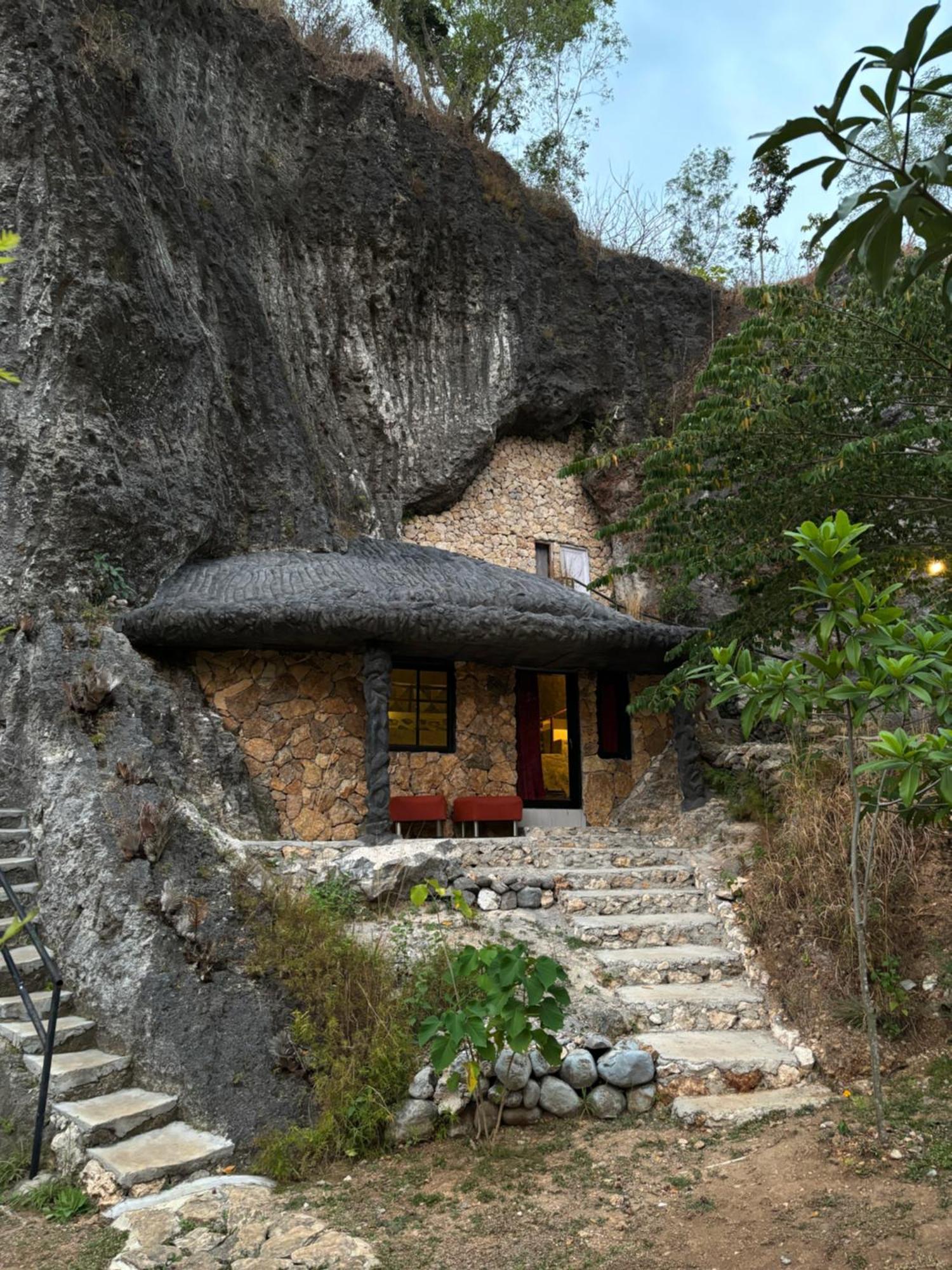 Karangwetan Paleo Stone Age酒店 外观 照片