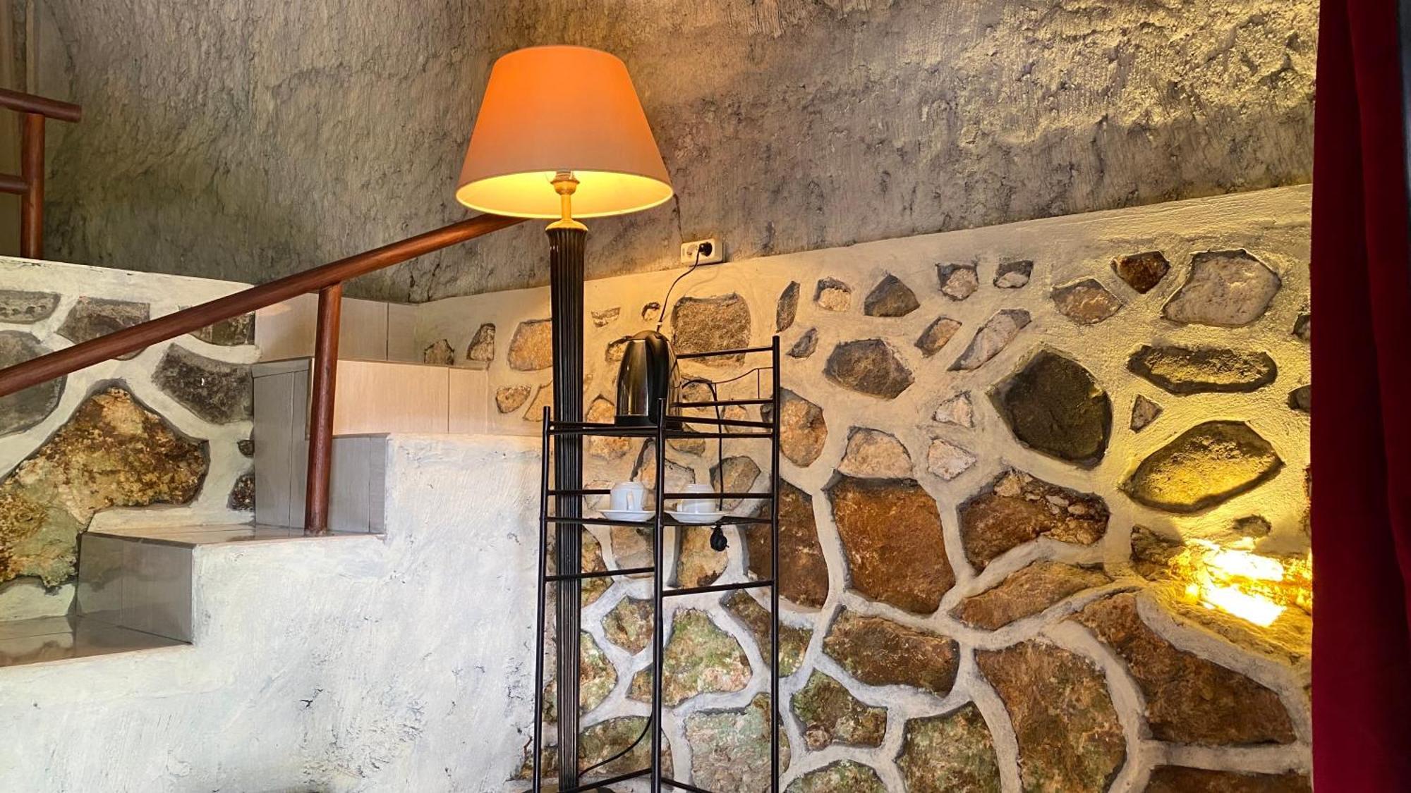 Karangwetan Paleo Stone Age酒店 外观 照片